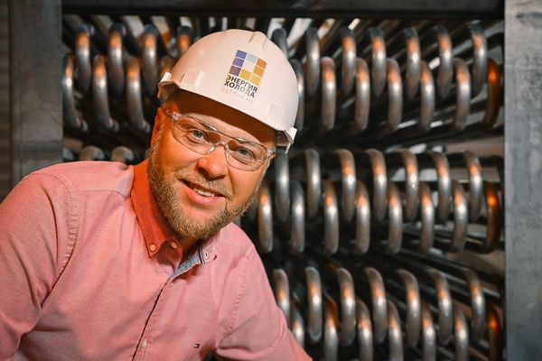 With finned heat exchangers of an NCT closed cooling tower